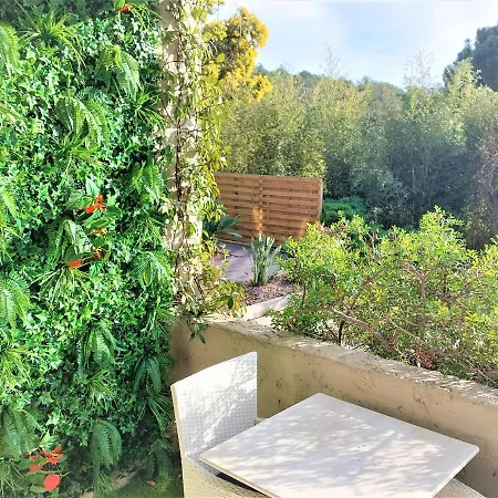 Отель Les Jardins De Bormes, Sauna & Jacuzzi 3*